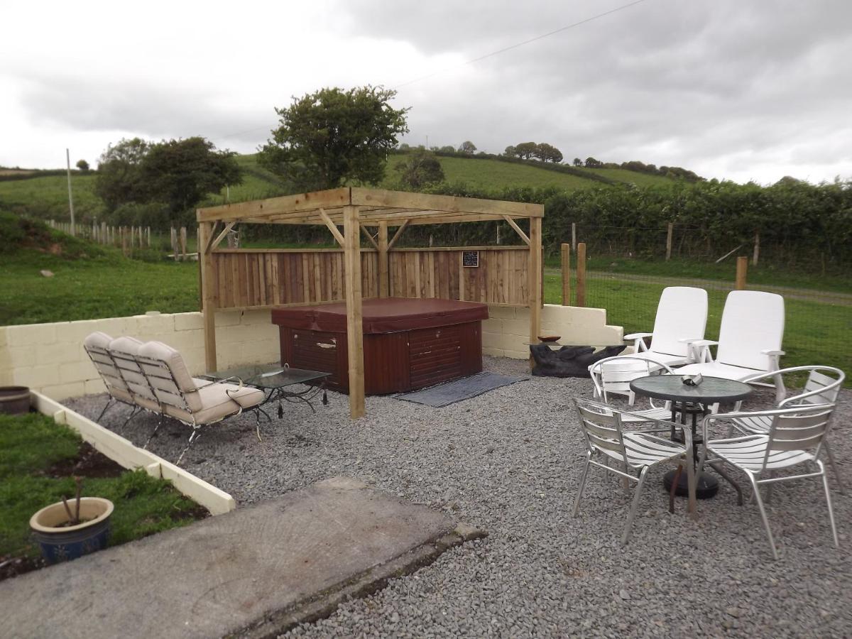 Marsh Water Ponds Fishery Kidwelly Exterior photo