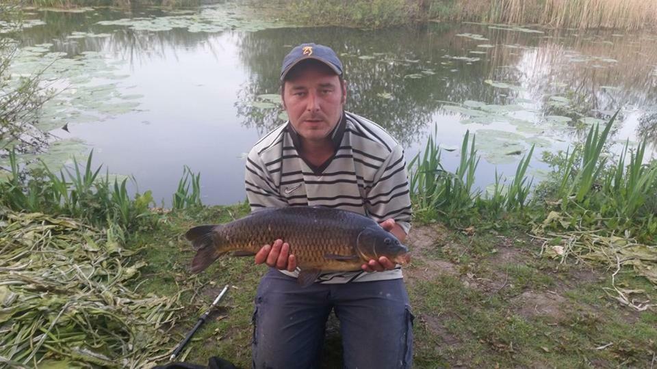Marsh Water Ponds Fishery Kidwelly Exterior photo