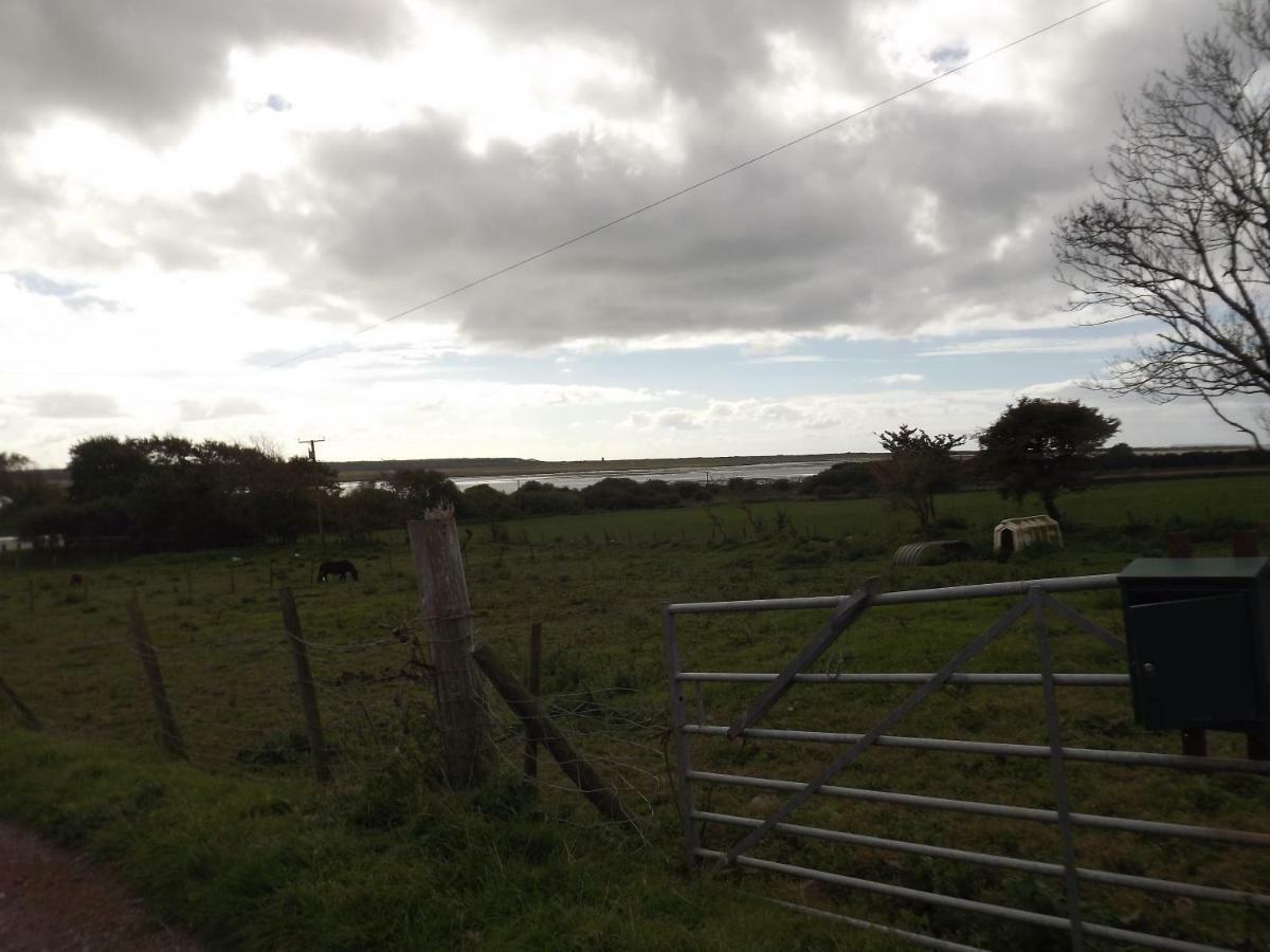 Marsh Water Ponds Fishery Kidwelly Exterior photo