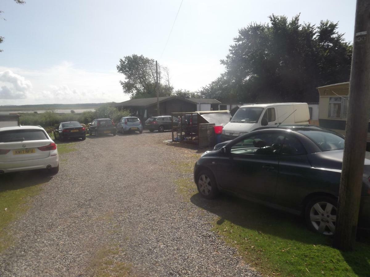 Marsh Water Ponds Fishery Kidwelly Exterior photo